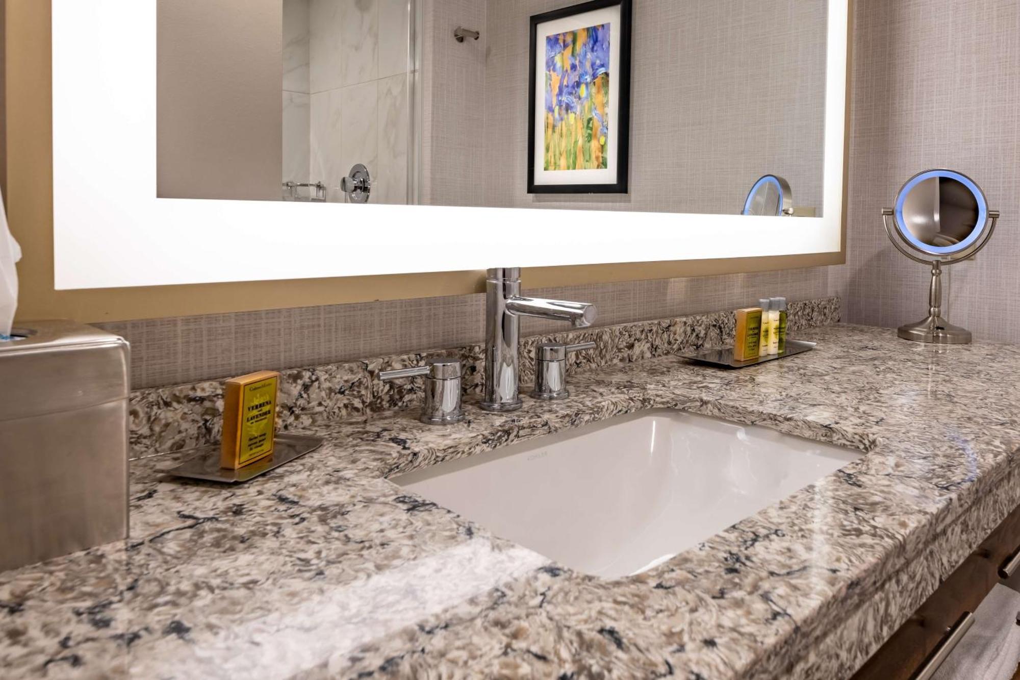 Doubletree By Hilton Dallas-Farmers Branch Zewnętrze zdjęcie